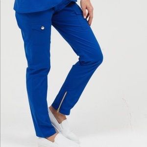 Jaanuu scrub bottom and top XS